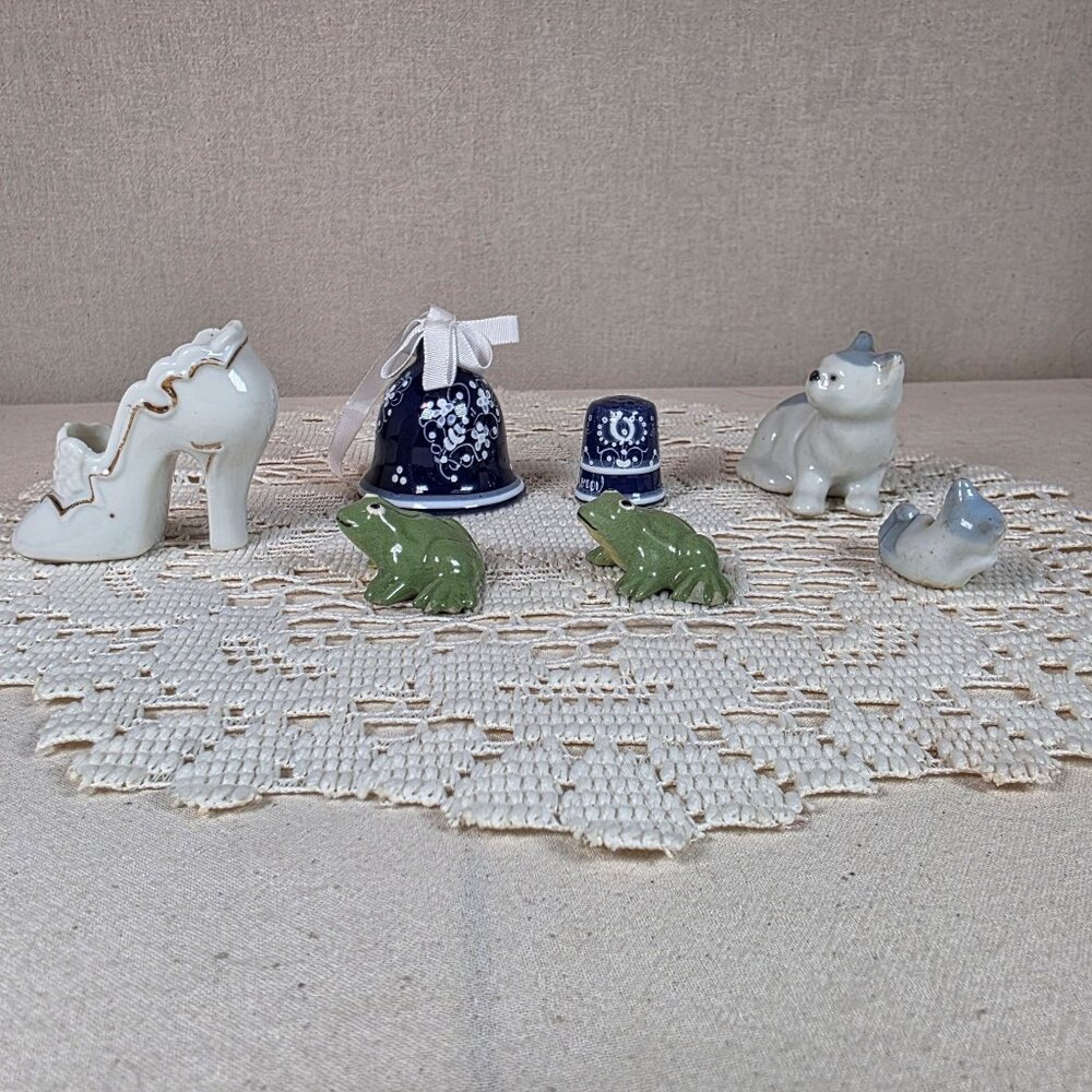 Vintage Miniature Figurine Lot Cat Frog Porcelain Shoe Bell Thimble Cottage core - Picture 3 of 5